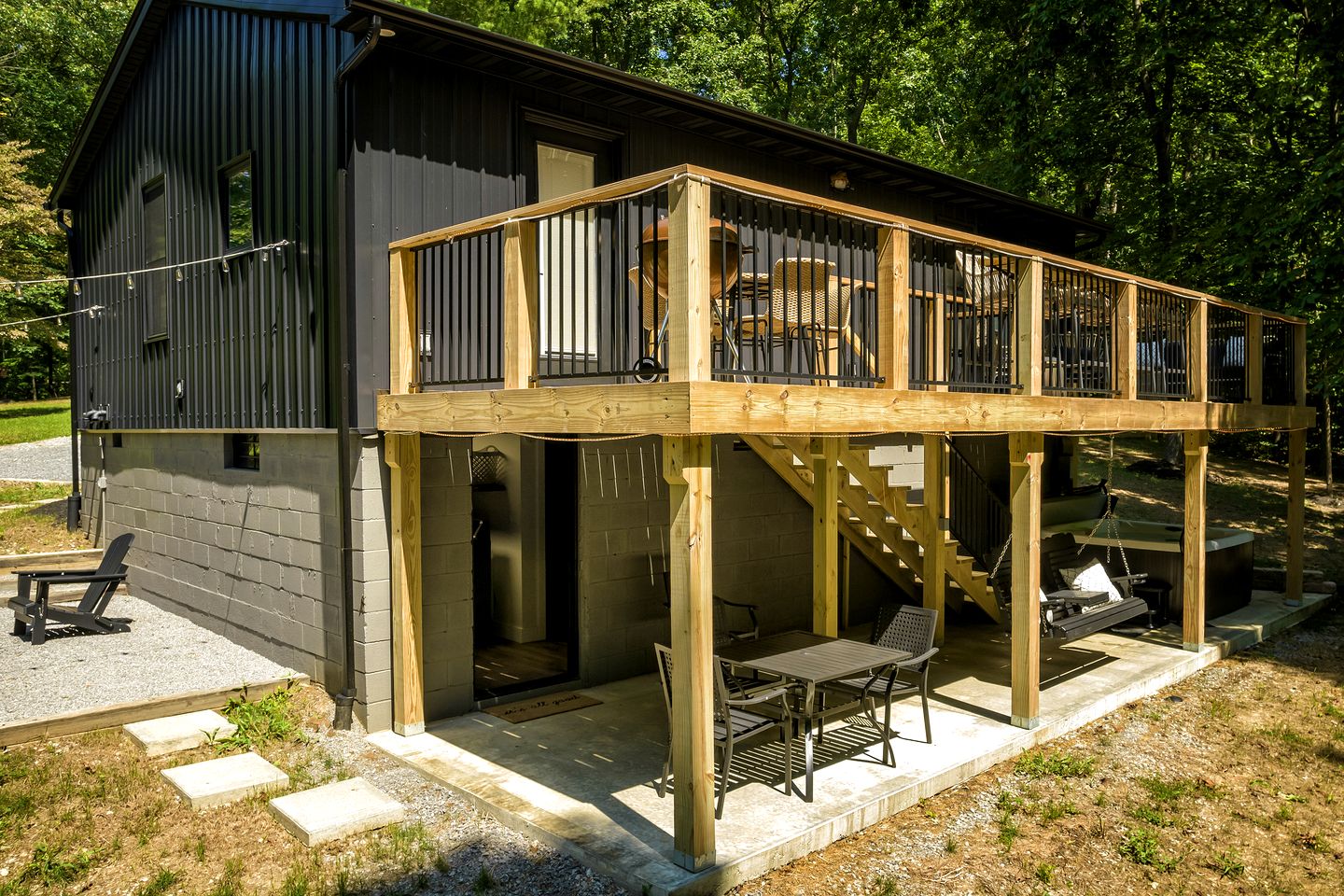 Stunning Modern Cabin with Hot-tub in Makanda, illinois