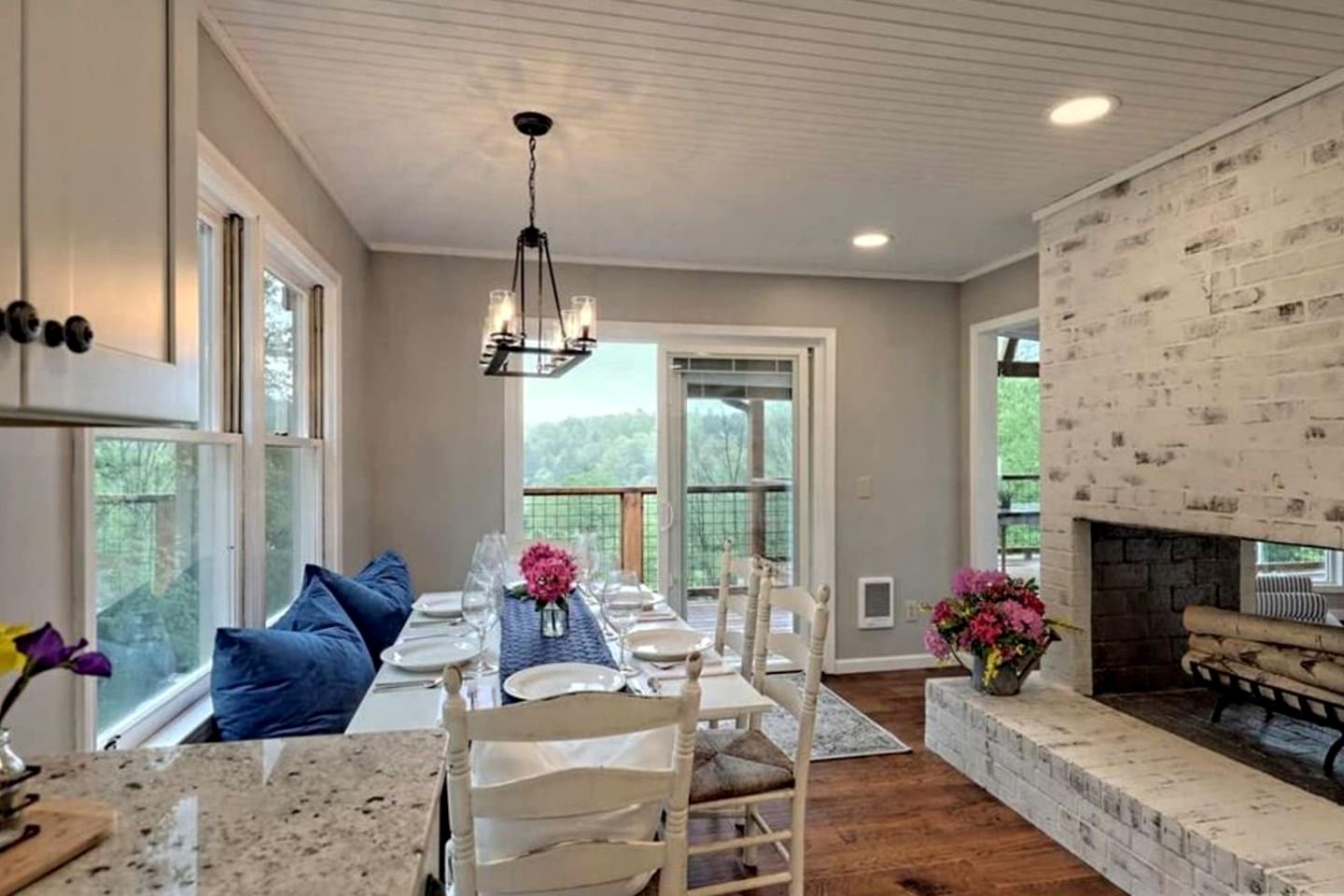 Beautiful Cabin with Gorgeous Views from the Spacious Deck for an Amazing Getaway by Lake Glenville in Cullowhee, North Carolina