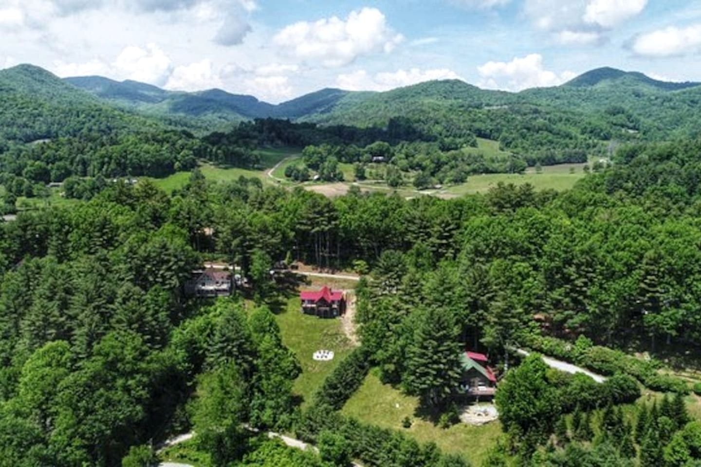 Beautiful Cabin with Gorgeous Views from the Spacious Deck for an Amazing Getaway by Lake Glenville in Cullowhee, North Carolina