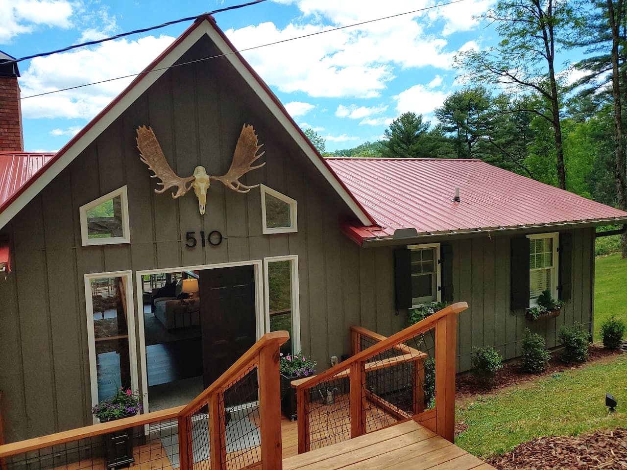 Beautiful Cabin with Gorgeous Views from the Spacious Deck for an Amazing Getaway by Lake Glenville in Cullowhee, North Carolina