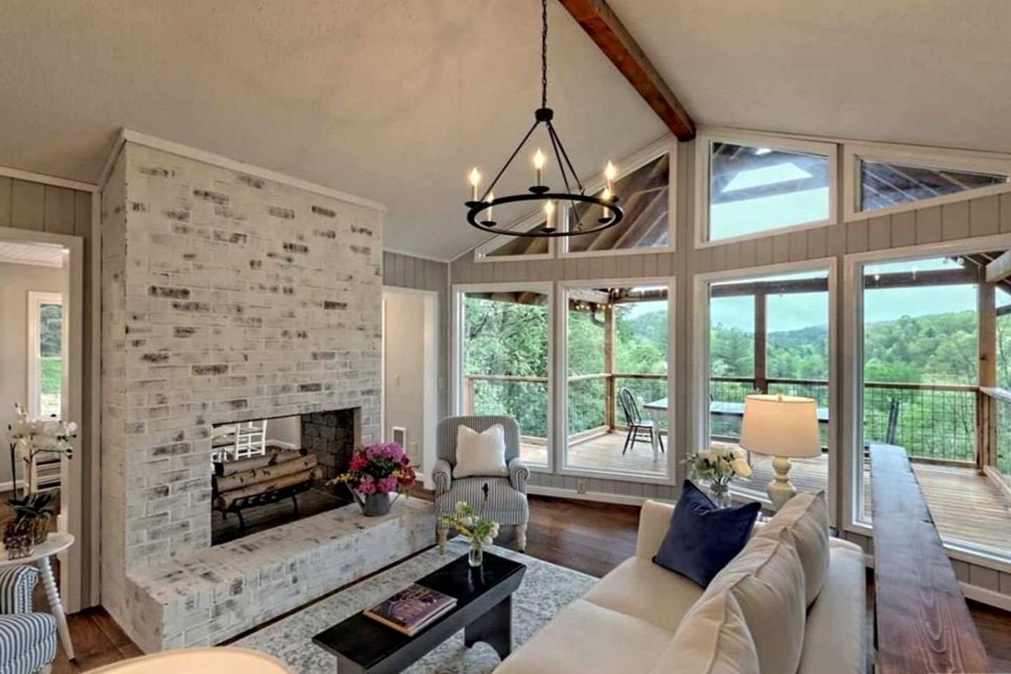 Beautiful Cabin with Gorgeous Views from the Spacious Deck for an Amazing Getaway by Lake Glenville in Cullowhee, North Carolina