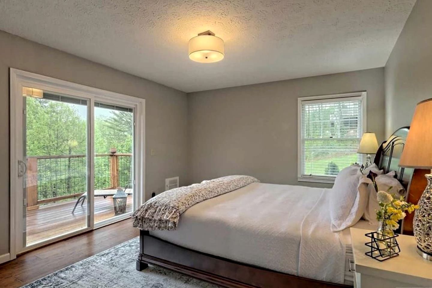 Beautiful Cabin with Gorgeous Views from the Spacious Deck for an Amazing Getaway by Lake Glenville in Cullowhee, North Carolina