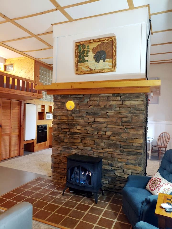 Beautiful Cabin with Gorgeous Views from the Spacious Deck for an Amazing Getaway by Lake Glenville in Cullowhee, North Carolina