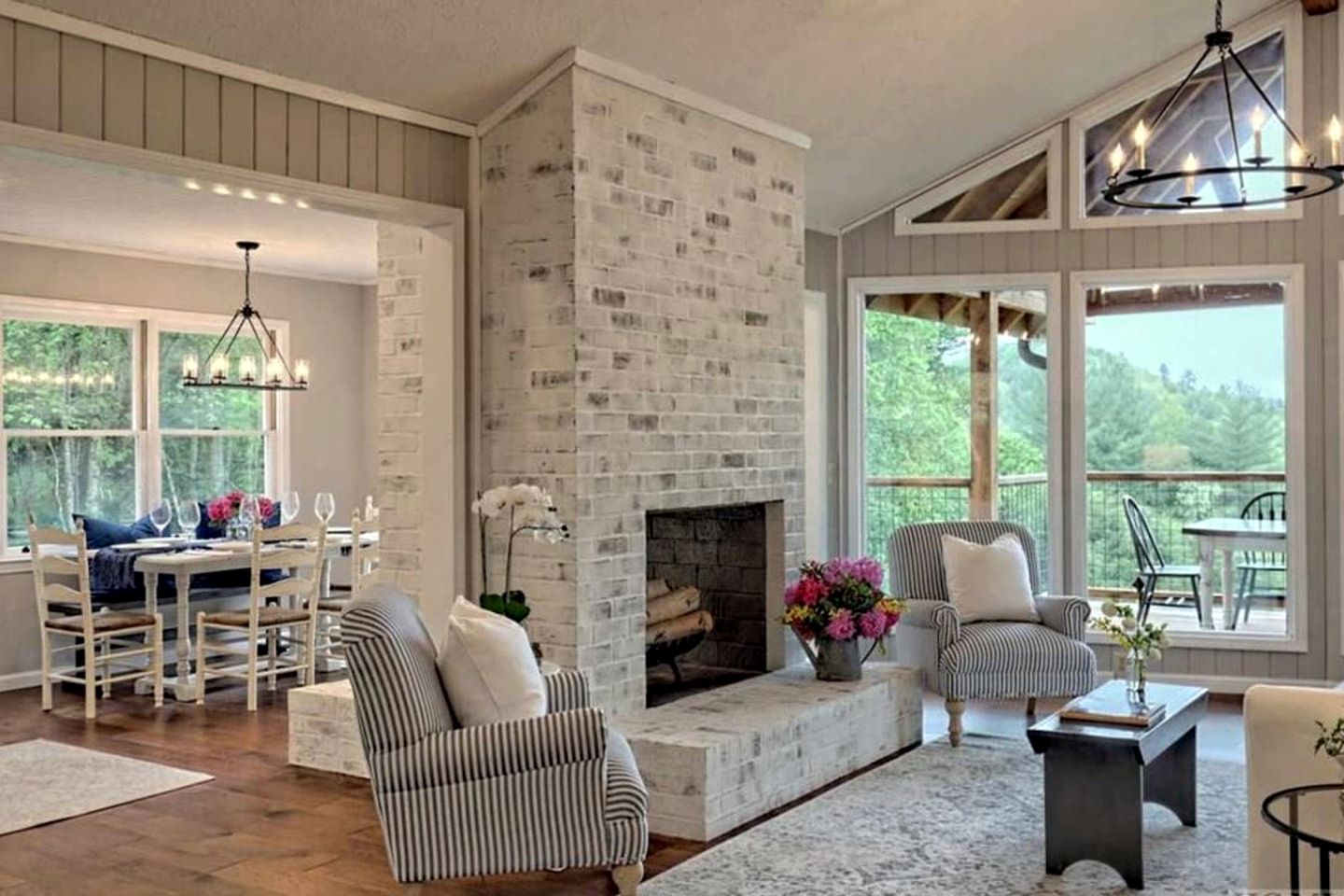 Beautiful Cabin with Gorgeous Views from the Spacious Deck for an Amazing Getaway by Lake Glenville in Cullowhee, North Carolina