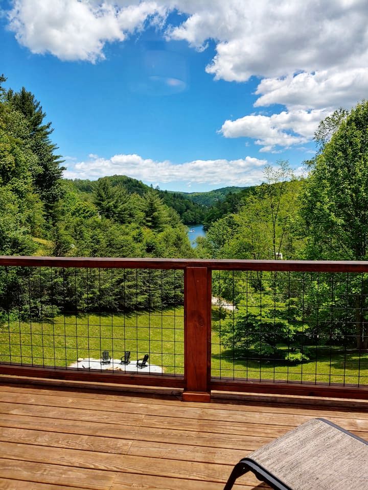 Beautiful Cabin with Gorgeous Views from the Spacious Deck for an Amazing Getaway by Lake Glenville in Cullowhee, North Carolina