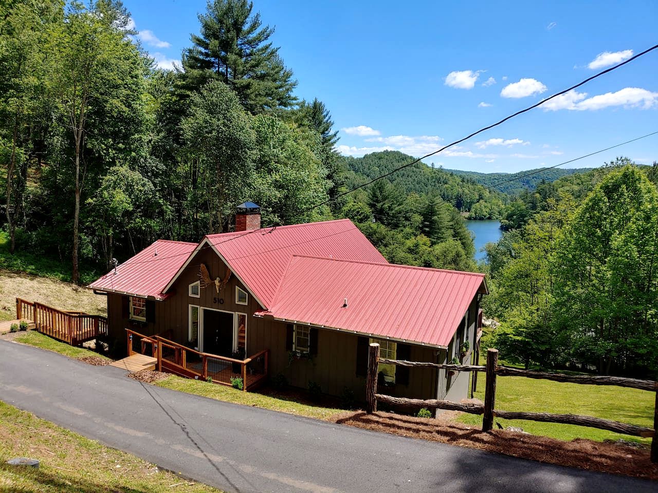 Beautiful Cabin with Gorgeous Views from the Spacious Deck for an Amazing Getaway by Lake Glenville in Cullowhee, North Carolina
