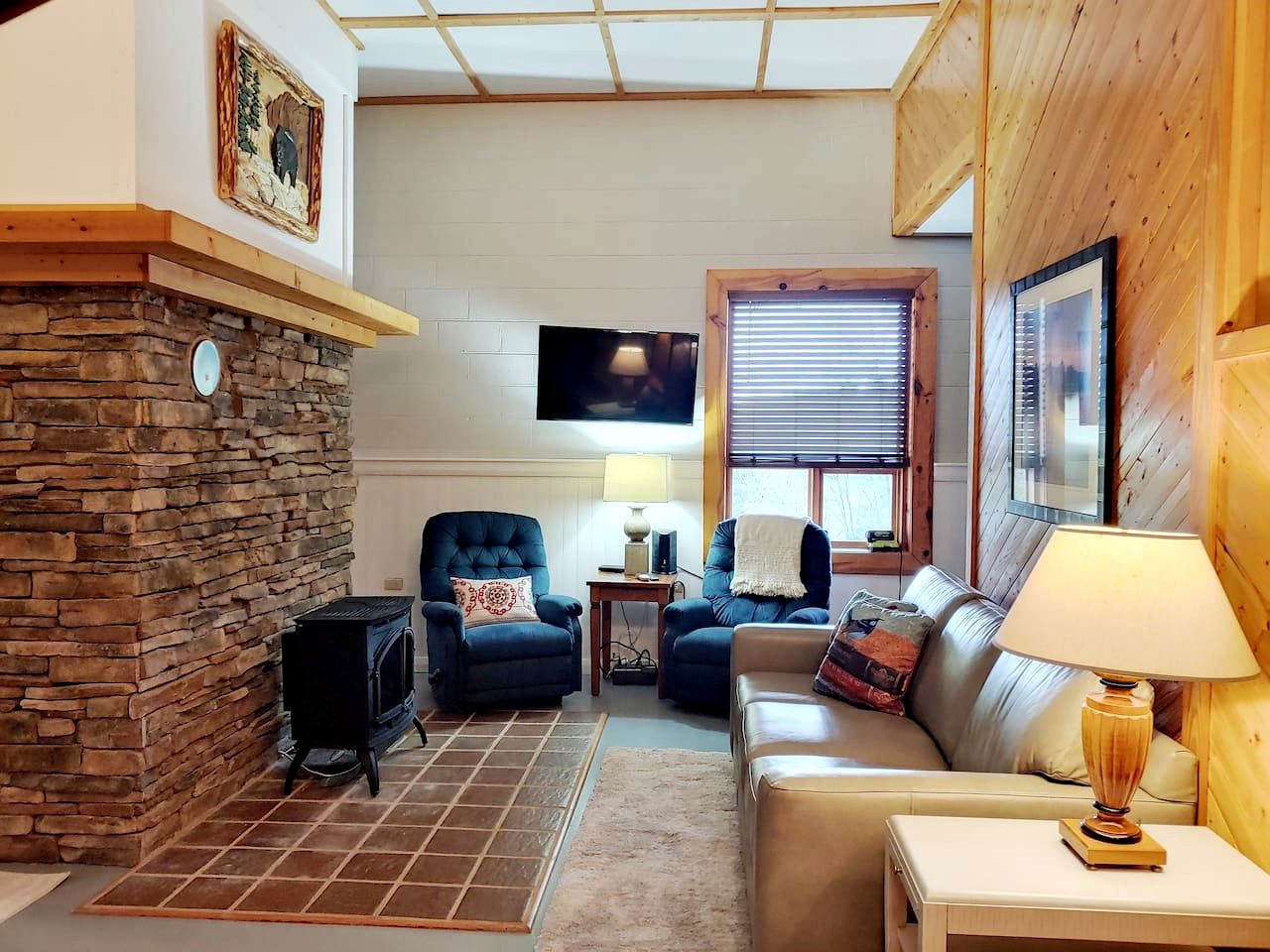 Beautiful Cabin with Gorgeous Views from the Spacious Deck for an Amazing Getaway by Lake Glenville in Cullowhee, North Carolina