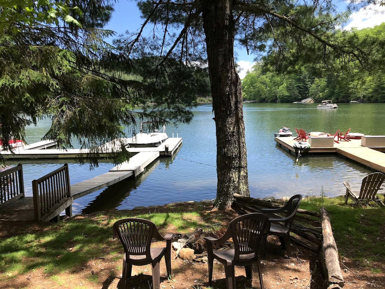 Beautiful Cabin with Gorgeous Views from the Spacious Deck for an Amazing Getaway by Lake Glenville in Cullowhee, North Carolina