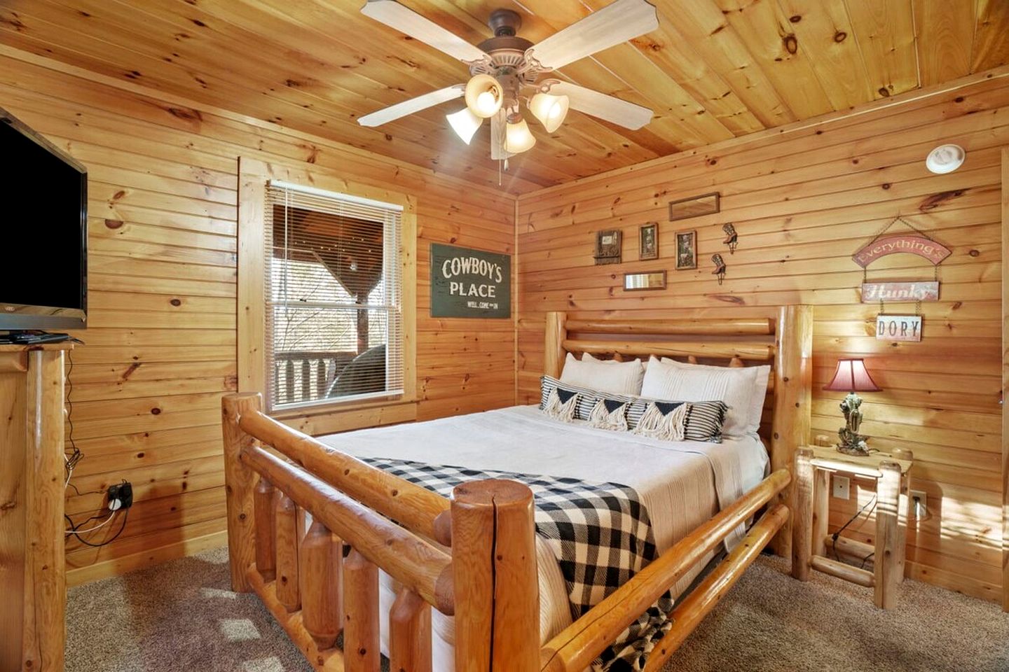Stunning Log Cabin with Movie Theatre & Hot Tub near Arts and Crafts District in Gatlinburg, TN