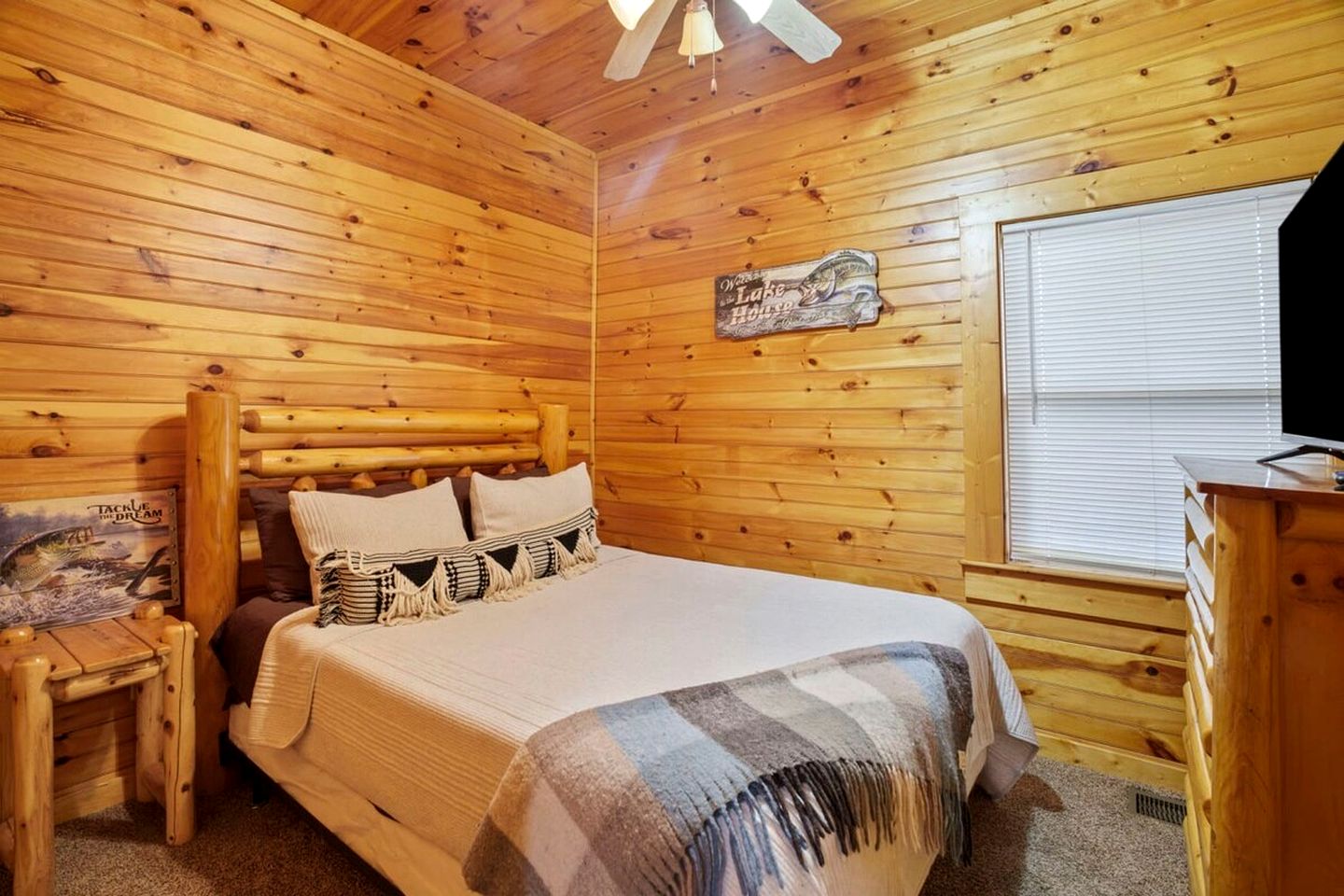 Stunning Log Cabin with Movie Theatre & Hot Tub near Arts and Crafts District in Gatlinburg, TN