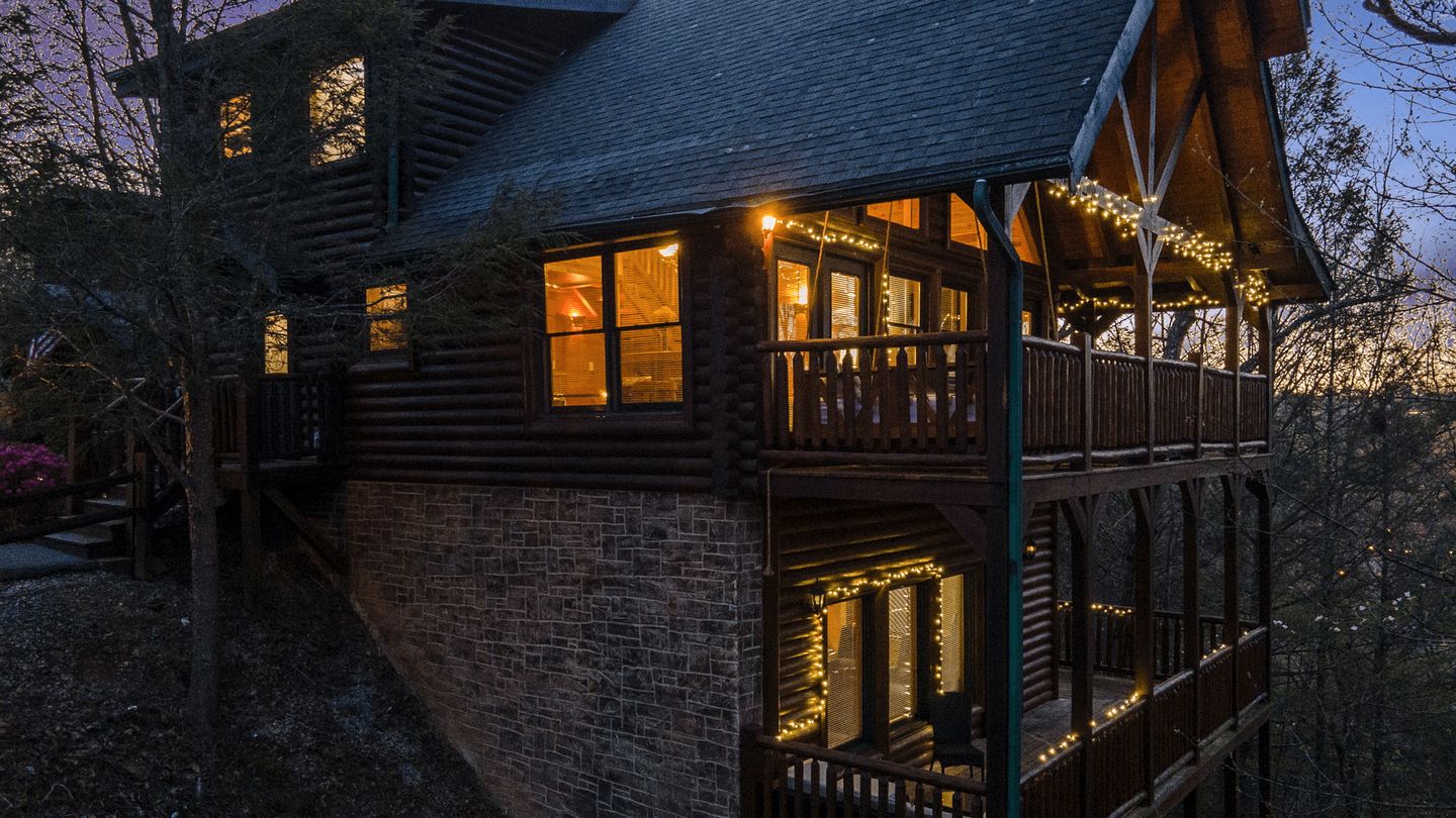 Stunning Log Cabin with Movie Theatre & Hot Tub near Arts and Crafts District in Gatlinburg, TN