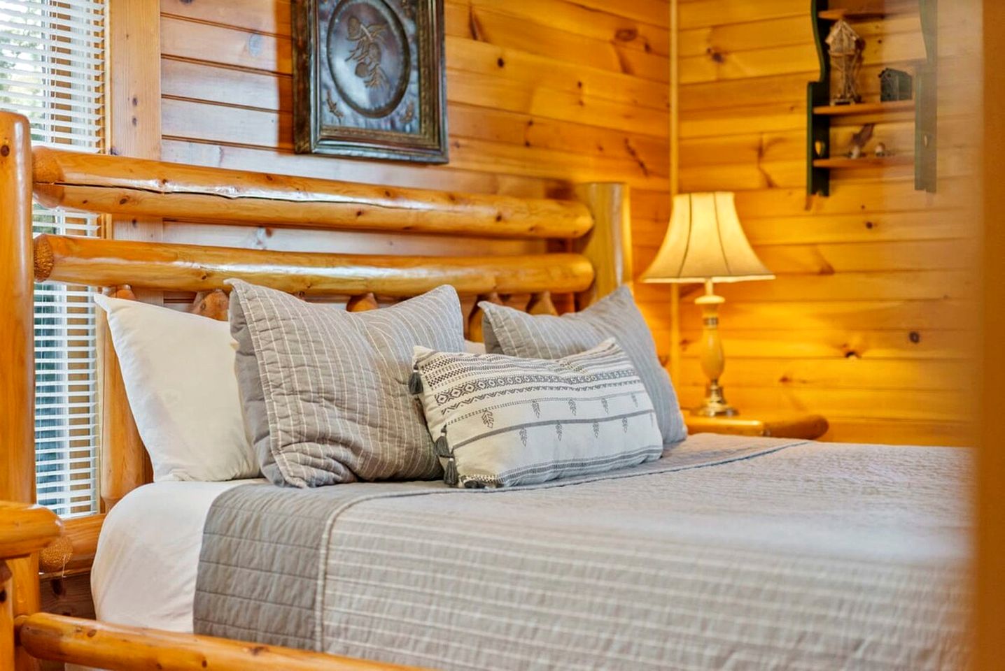 Stunning Log Cabin with Movie Theatre & Hot Tub near Arts and Crafts District in Gatlinburg, TN