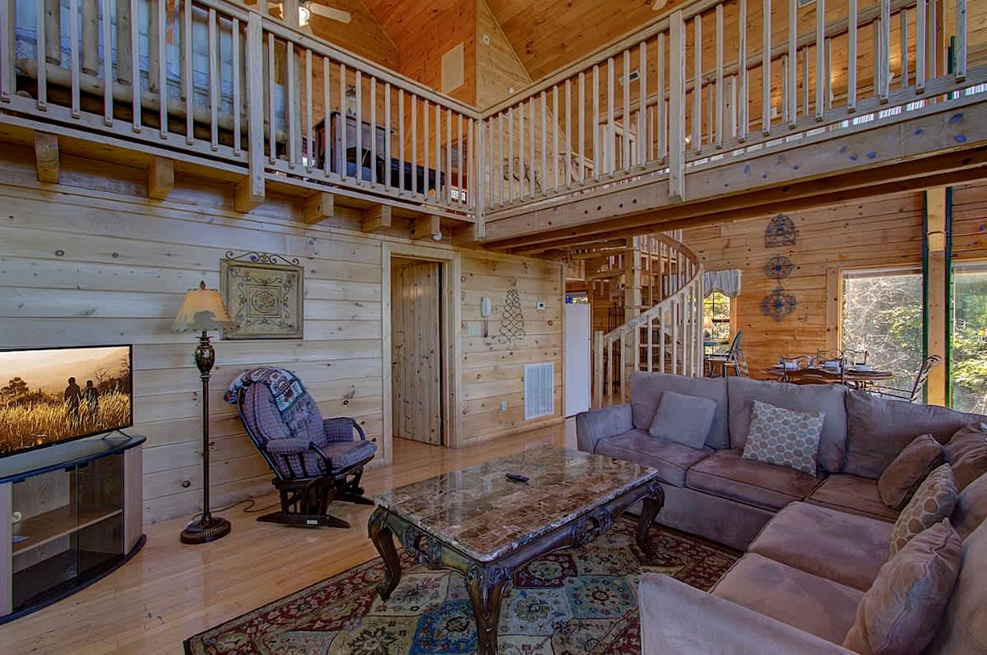 Stunning Mountain View Cabin with Hot Tub & Game Room near Pigeon Forge, Sevierville TN