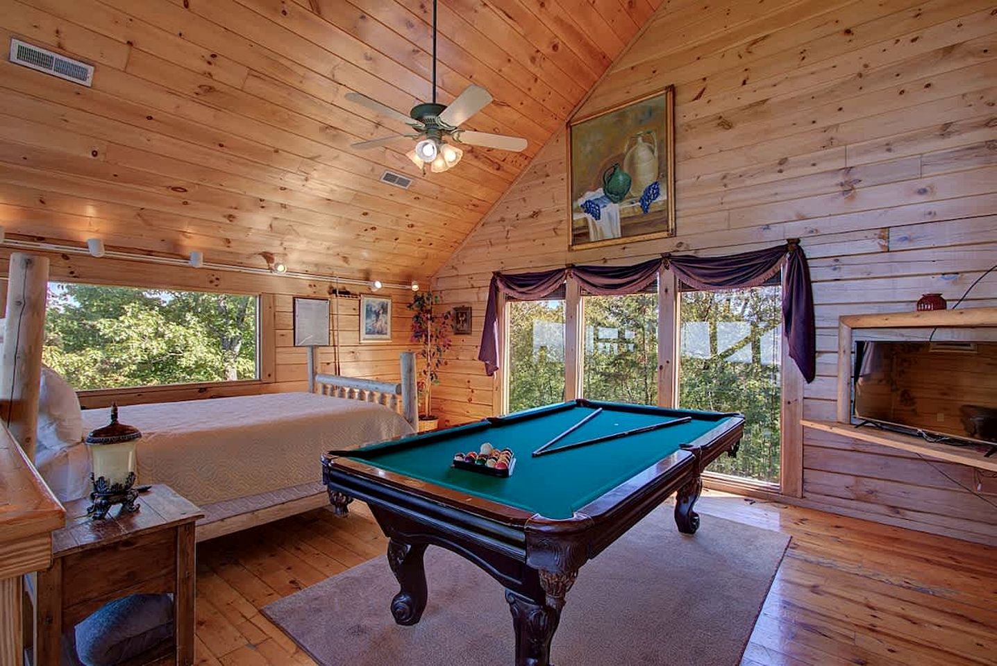 Stunning Mountain View Cabin with Hot Tub & Game Room near Pigeon Forge, Sevierville TN