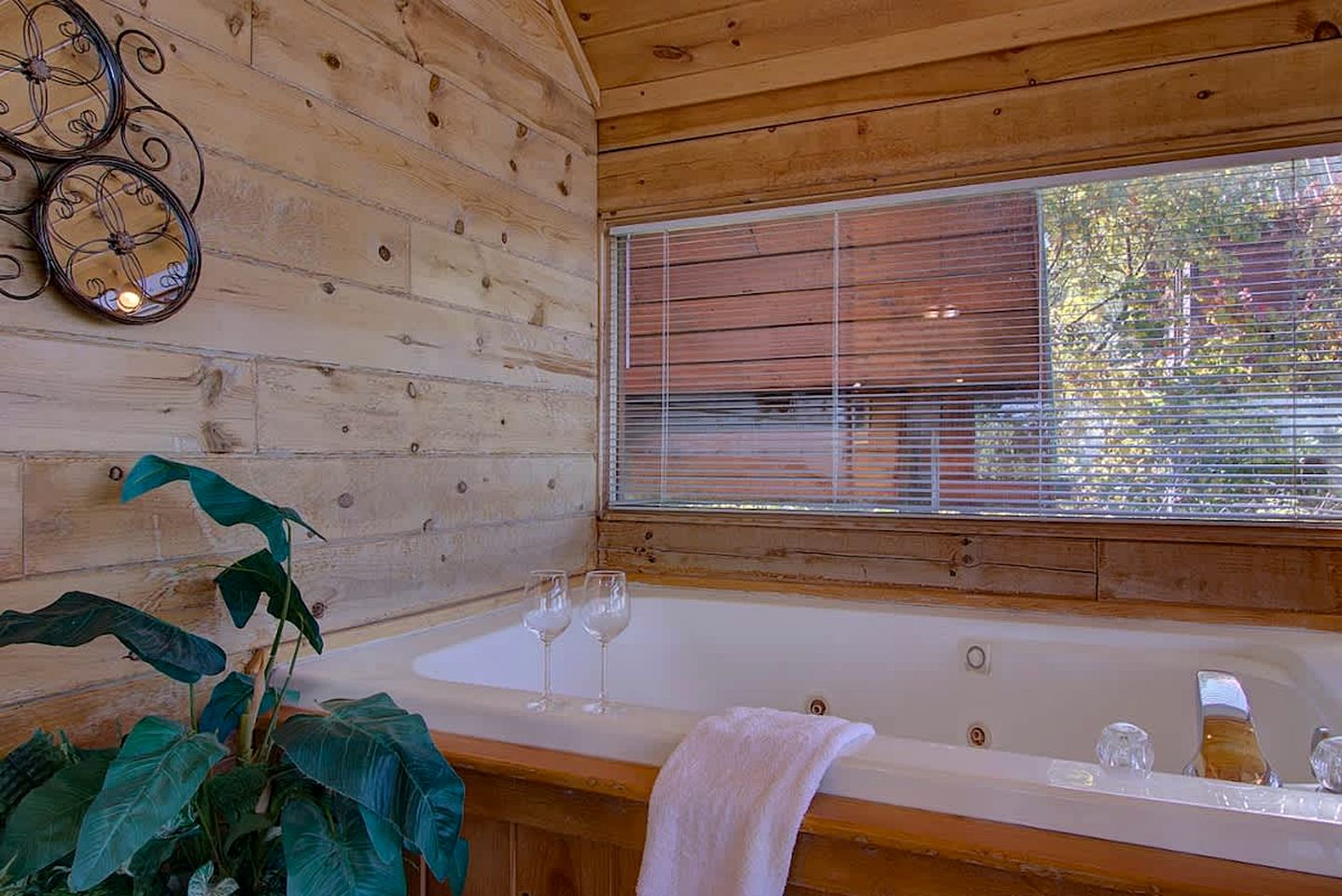 Stunning Mountain View Cabin with Hot Tub & Game Room near Pigeon Forge, Sevierville TN
