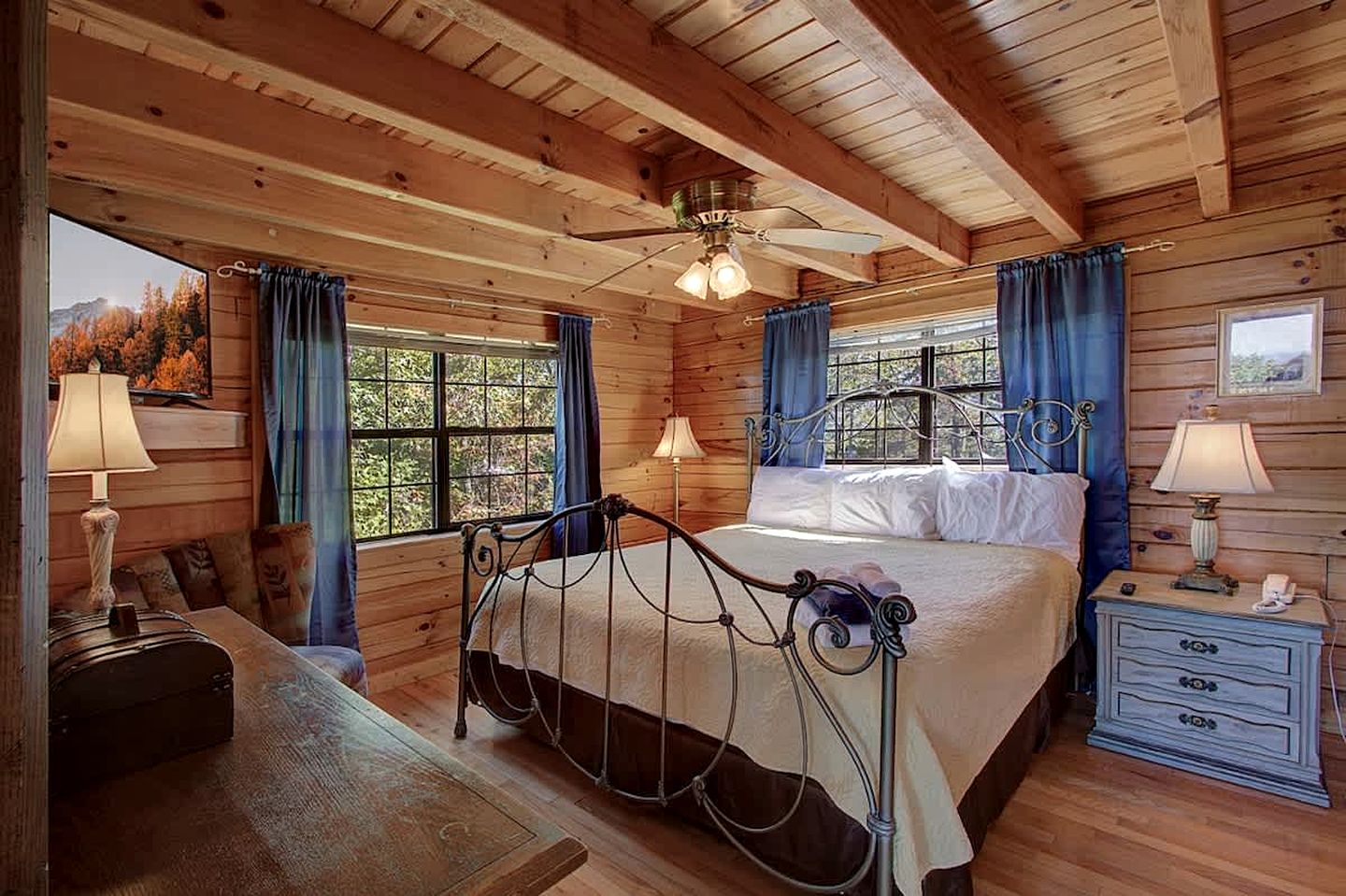 Stunning Mountain View Cabin with Hot Tub & Game Room near Pigeon Forge, Sevierville TN