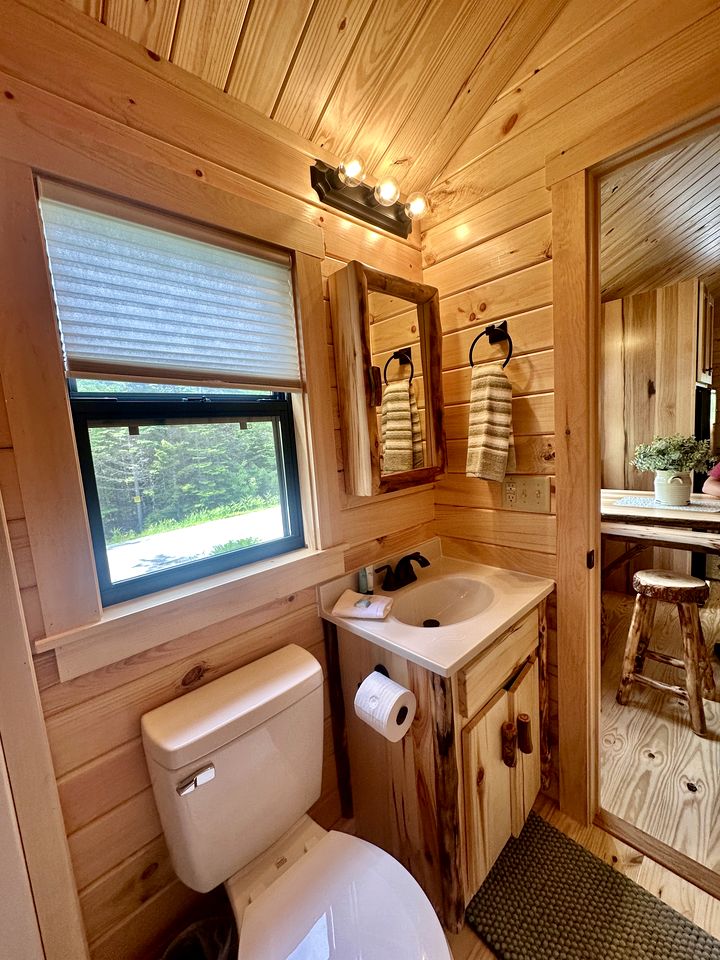 Stunning Oceanfront Cabin Nestled Amidst Trees in Steuben, Maine