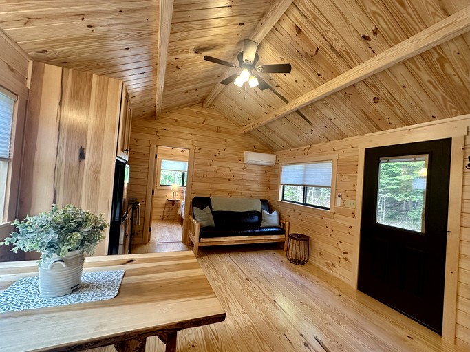 Cabins (United States of America, Steuben, Maine)
