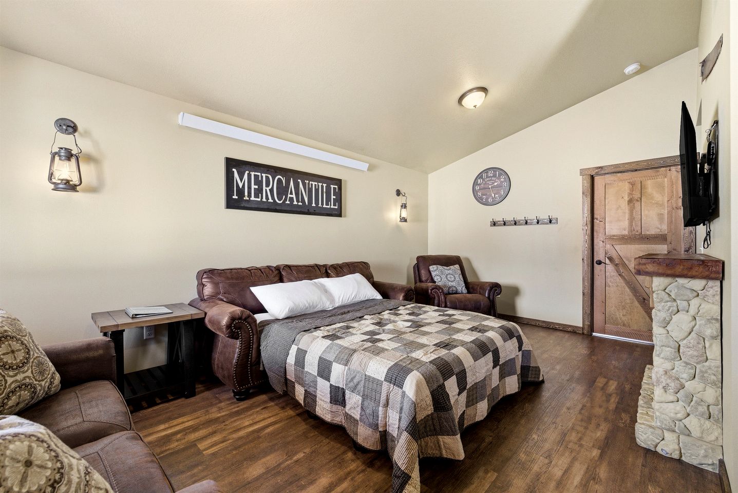 Stunning Old West Cabin with Fireplace in Island Park, Idaho