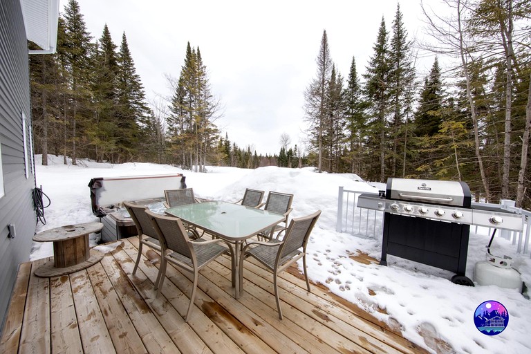 Cabins (Canada, Sainte Lucie des Laurentides, Quebec)