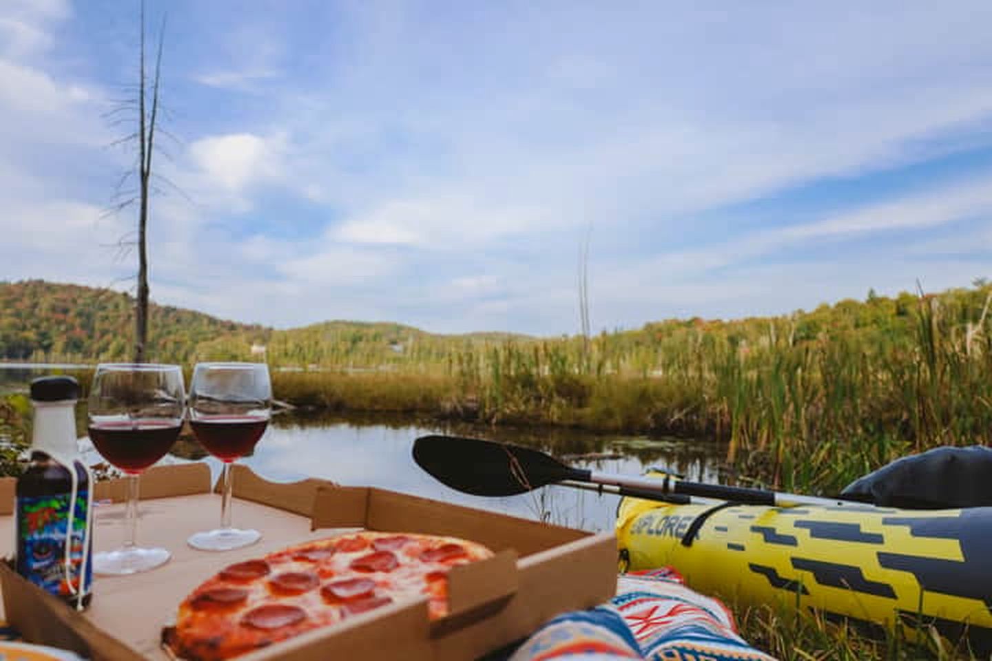 Stunning Pet-Friendly Cabin with Picnic Space, Hot-Tub and Foosball Table in Sainte Lucie des Laurentides, Quebec