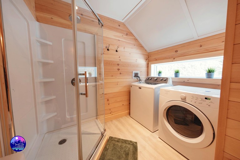 Cabins (Canada, Sainte Lucie des Laurentides, Quebec)