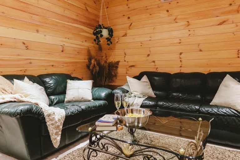 Cabins (Canada, Sainte Lucie des Laurentides, Quebec)