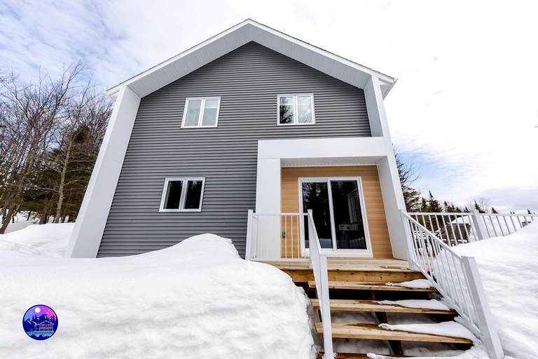 Cabins (Canada, Sainte Lucie des Laurentides, Quebec)