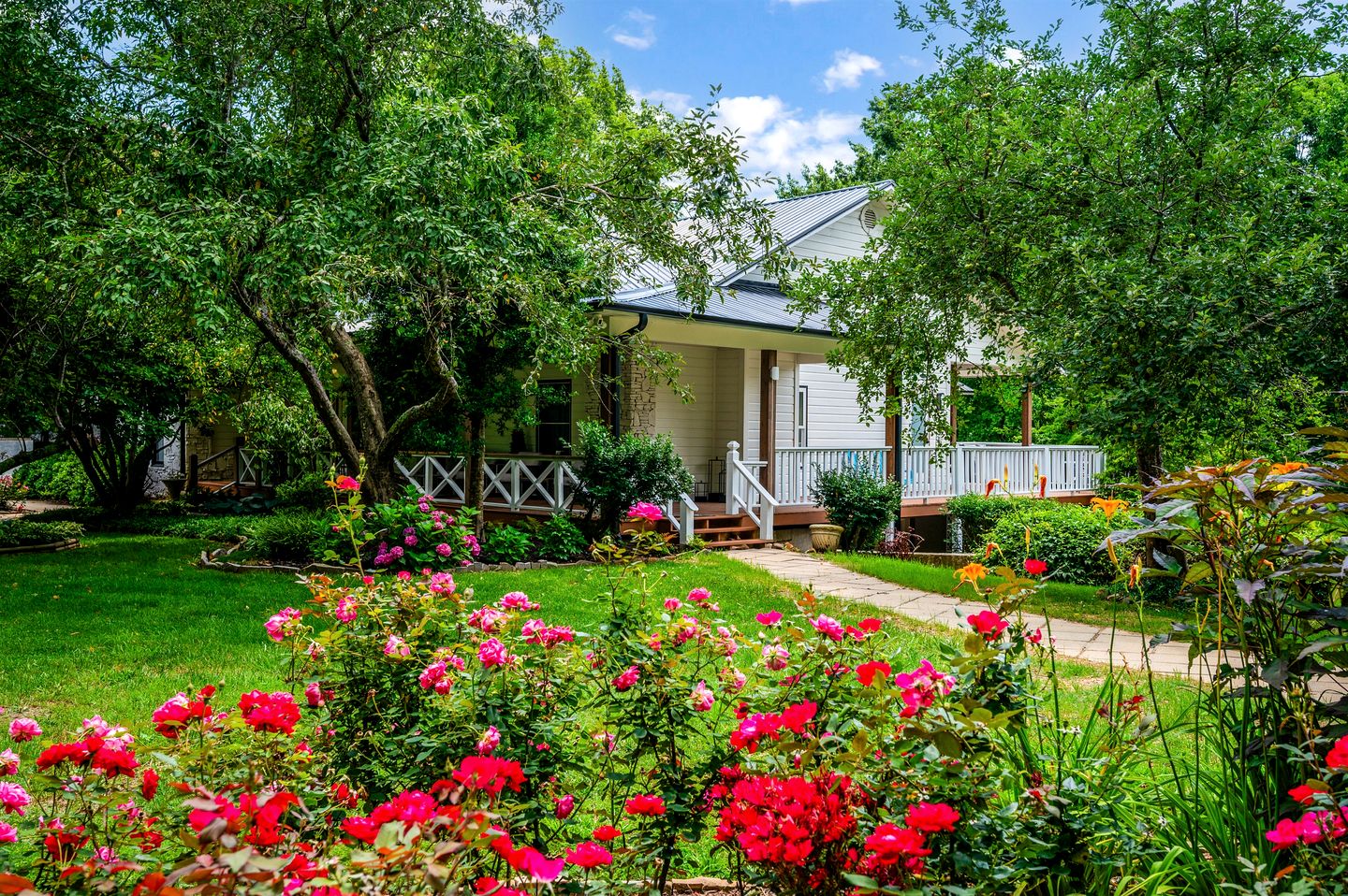 Stunning Rental with Hot-Tub, Theater Room and Great Landscape in Tennessee