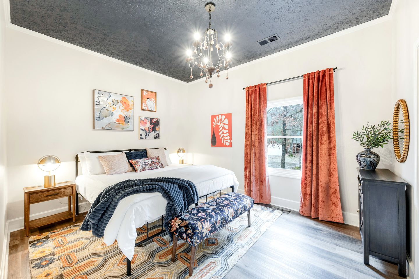 Stunning Rental with Hot-Tub, Theater Room and Great Landscape in Tennessee