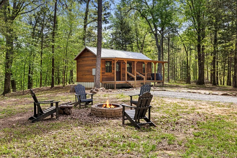 Stunning Riverfront Log Cabin Nestled Amidst Trees in Nashoba, Oklahoma