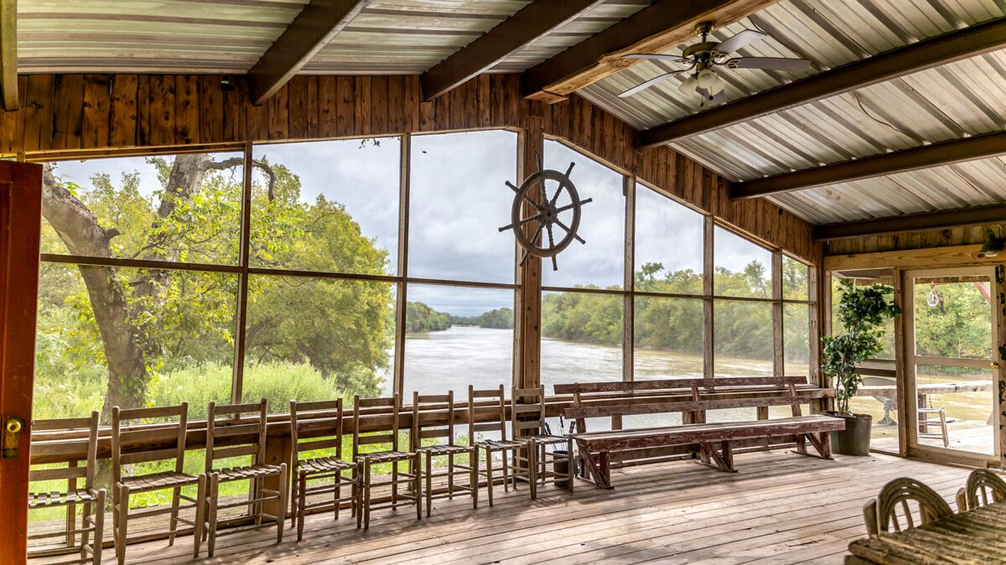 Stunning Riverside Rental in Texas, for Enjoyable Getaways to Brazos River