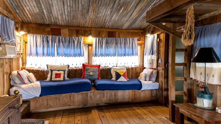 Cabins (United States of America, Chilton, Texas)