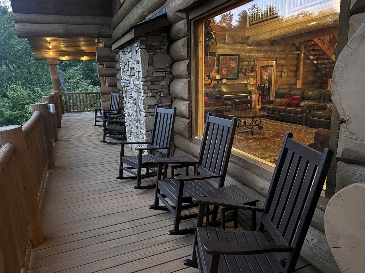 Stunning Secluded Cabin with Fire Pit and Hot-tub in Pittman Center, Tennessee