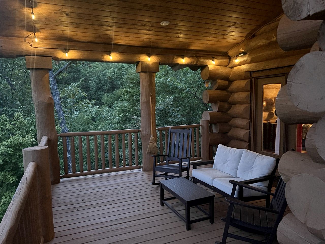 Stunning Secluded Cabin with Fire Pit and Hot-tub in Pittman Center, Tennessee