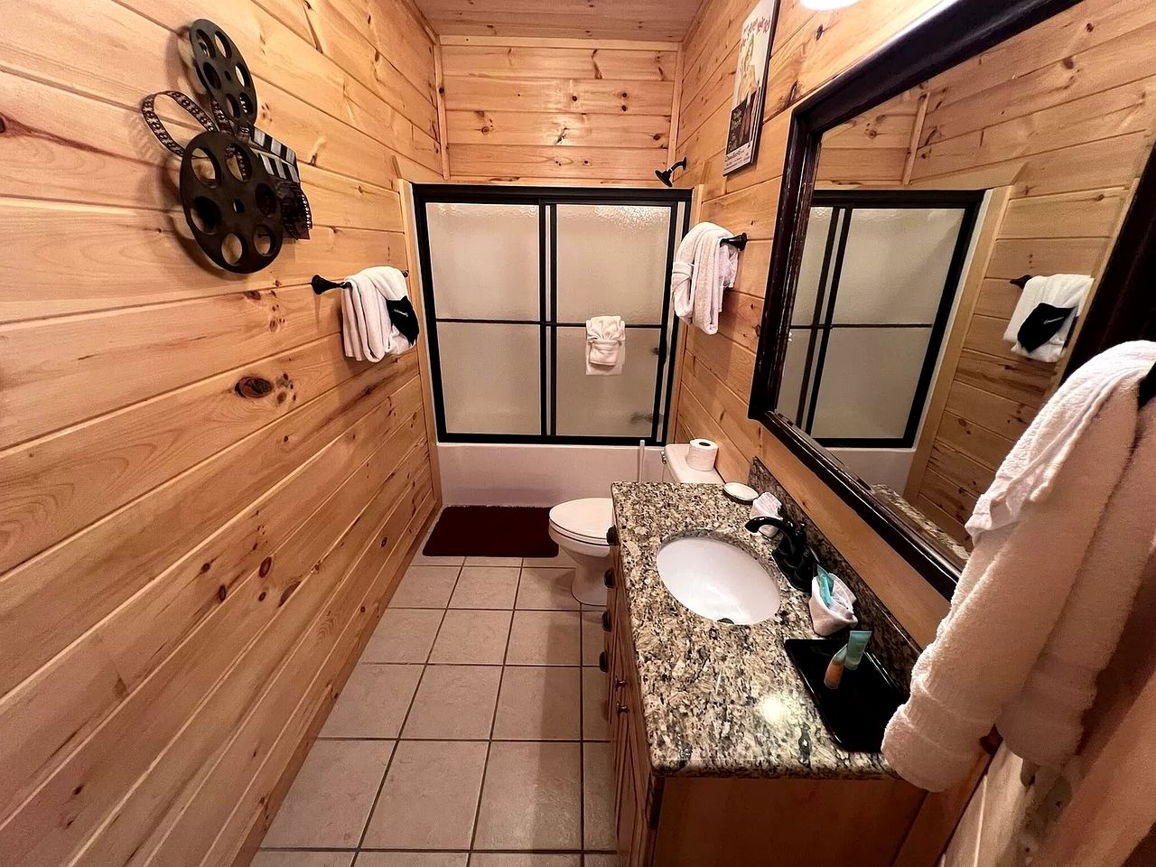 Stunning Secluded Cabin with Fire Pit and Hot-tub in Pittman Center, Tennessee