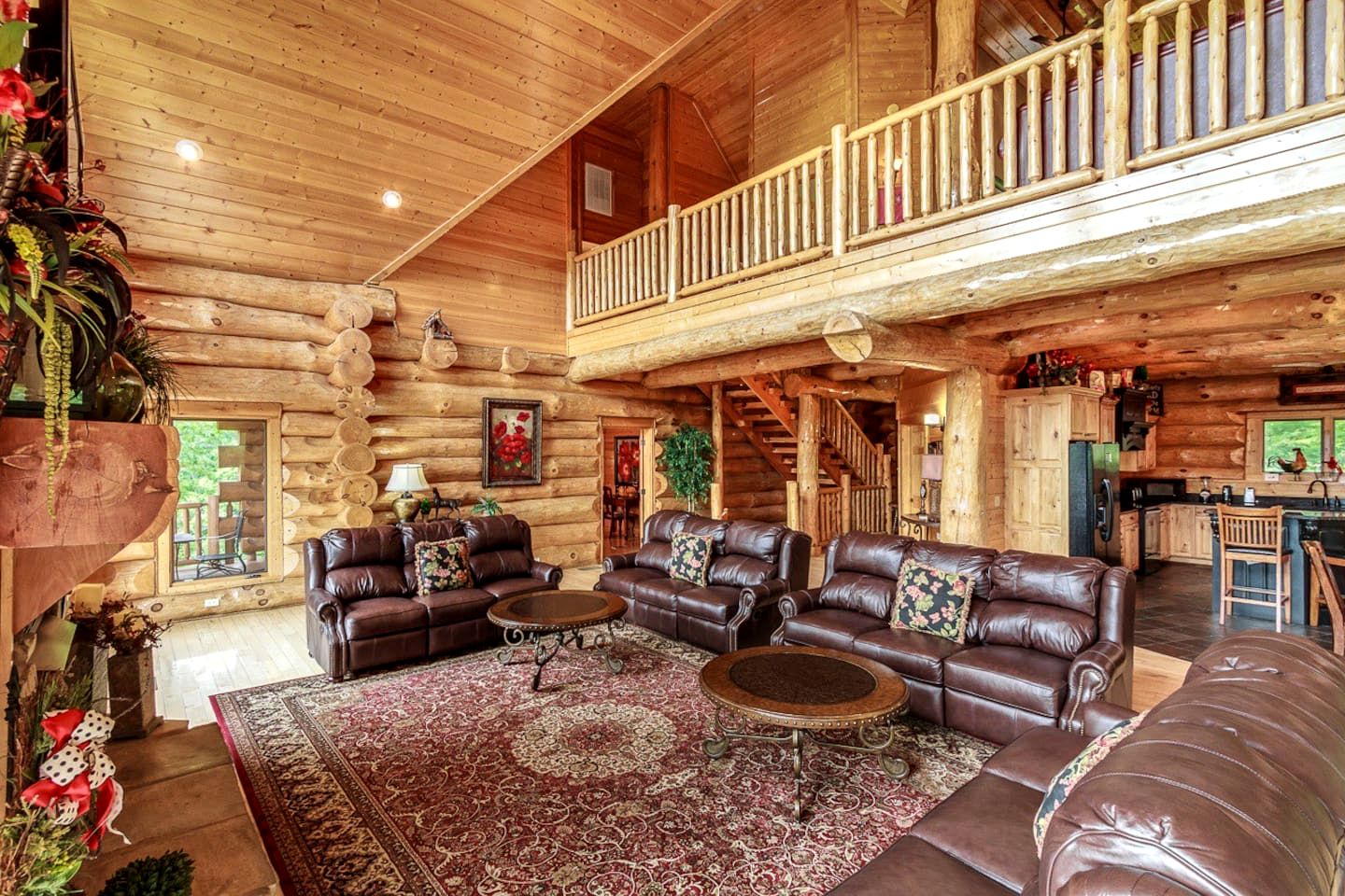 Stunning Secluded Cabin with Fire Pit and Hot-tub in Pittman Center, Tennessee