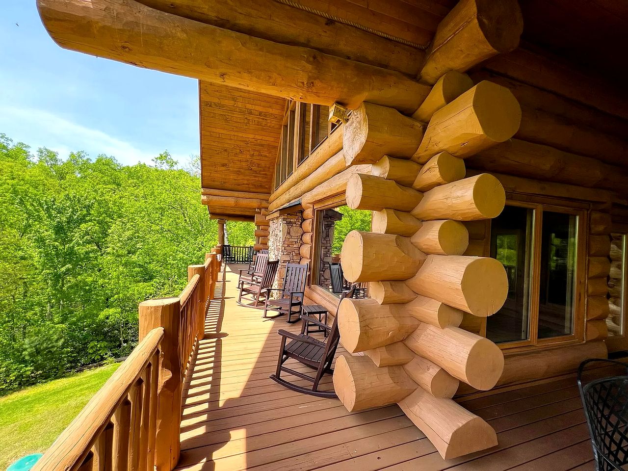 Stunning Secluded Cabin with Fire Pit and Hot-tub in Pittman Center, Tennessee