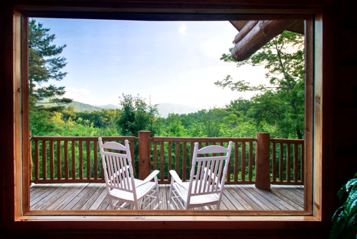 Stunning Secluded Cabin with Fire Pit and Hot-tub in Pittman Center, Tennessee