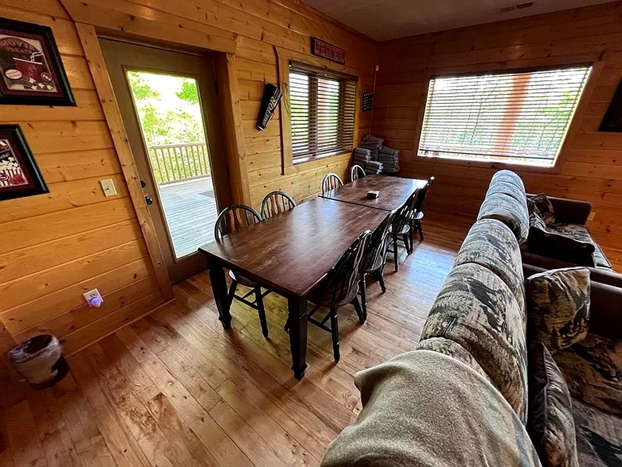 Stunning Secluded Cabin with Fire Pit and Hot-tub in Pittman Center, Tennessee