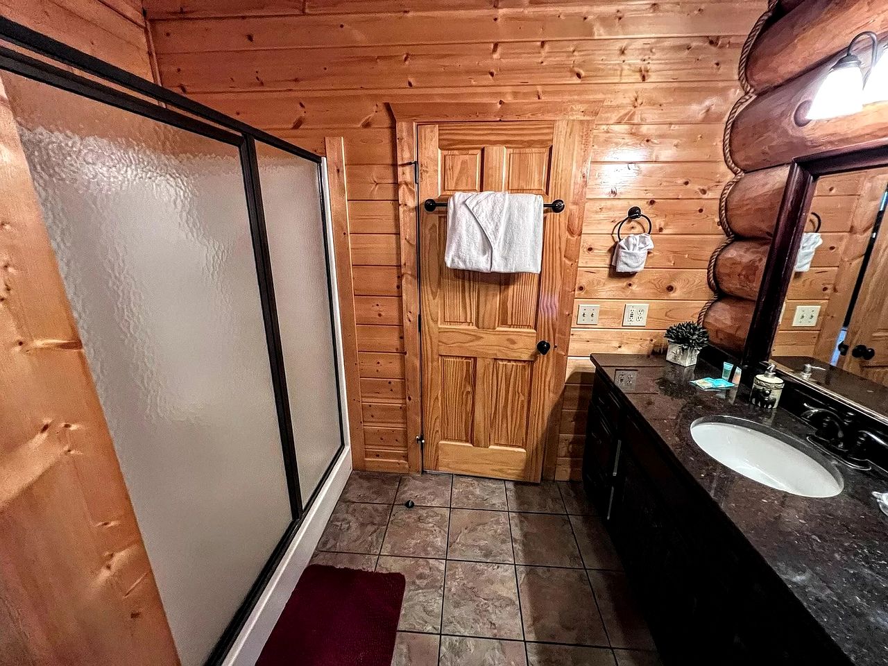 Stunning Secluded Cabin with Fire Pit and Hot-tub in Pittman Center, Tennessee