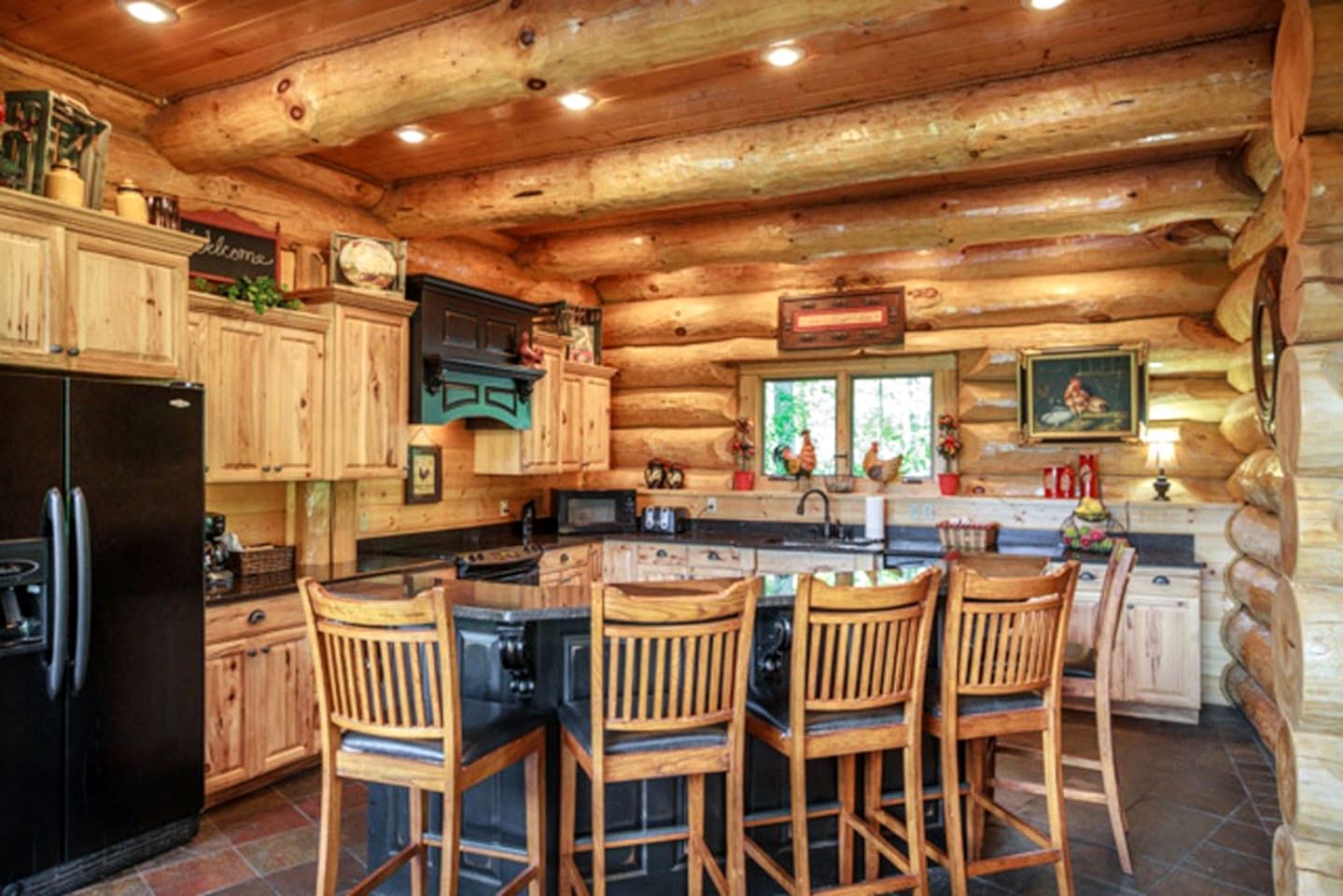 Stunning Secluded Cabin with Fire Pit and Hot-tub in Pittman Center, Tennessee