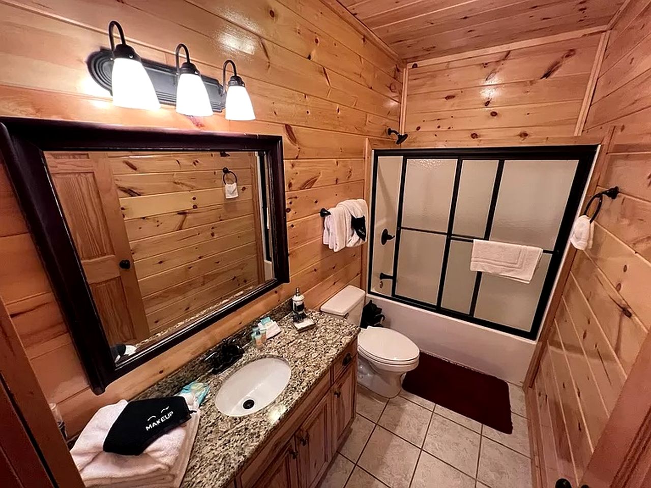 Stunning Secluded Cabin with Fire Pit and Hot-tub in Pittman Center, Tennessee