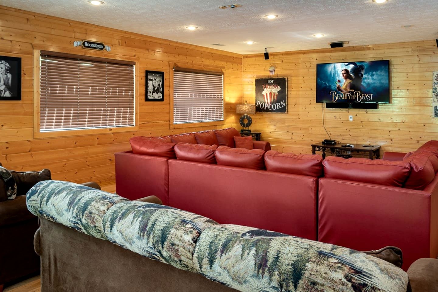 Stunning Secluded Cabin with Fire Pit and Hot-tub in Pittman Center, Tennessee