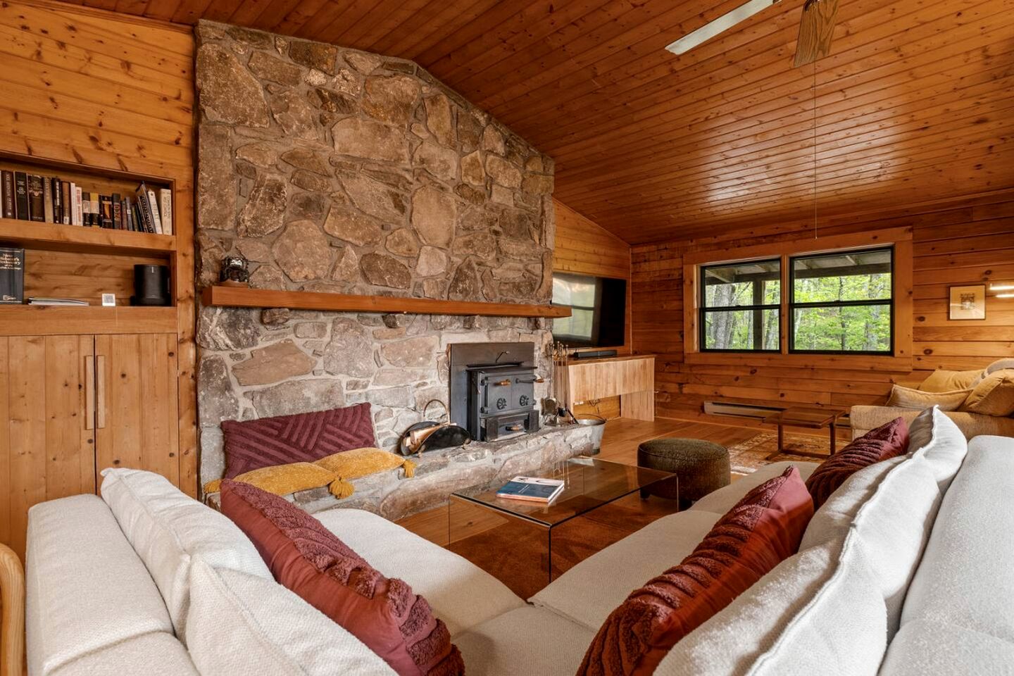 Cozy Group Cabin Surrounded by Nature in North Carolina