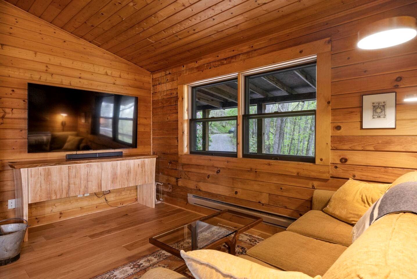 Cozy Group Cabin Surrounded by Nature in North Carolina