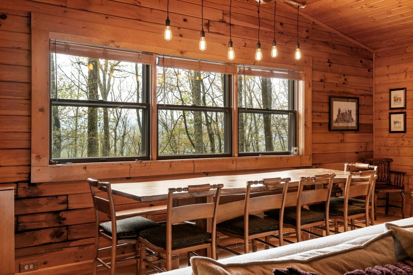 Cozy Group Cabin Surrounded by Nature in North Carolina
