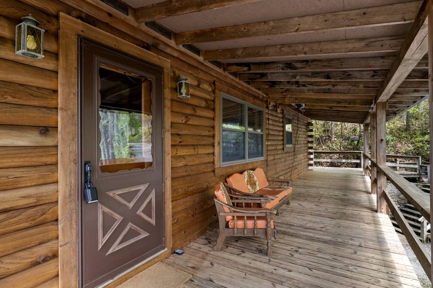 Cozy Group Cabin Surrounded by Nature in North Carolina