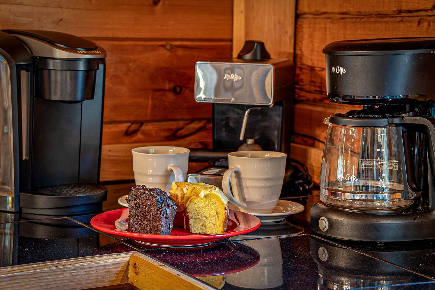 Stunning Smoky Mountain Log Cabin with 270° Views, Luxury Amenities & Hot Tub near Gatlinburg, TN