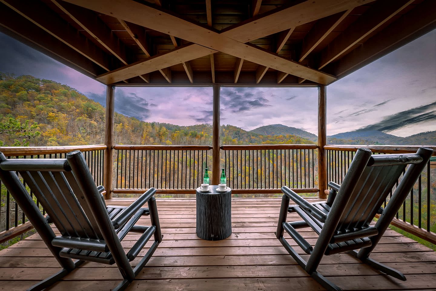 Stunning Smoky Mountain Log Cabin with 270° Views, Luxury Amenities & Hot Tub near Gatlinburg, TN